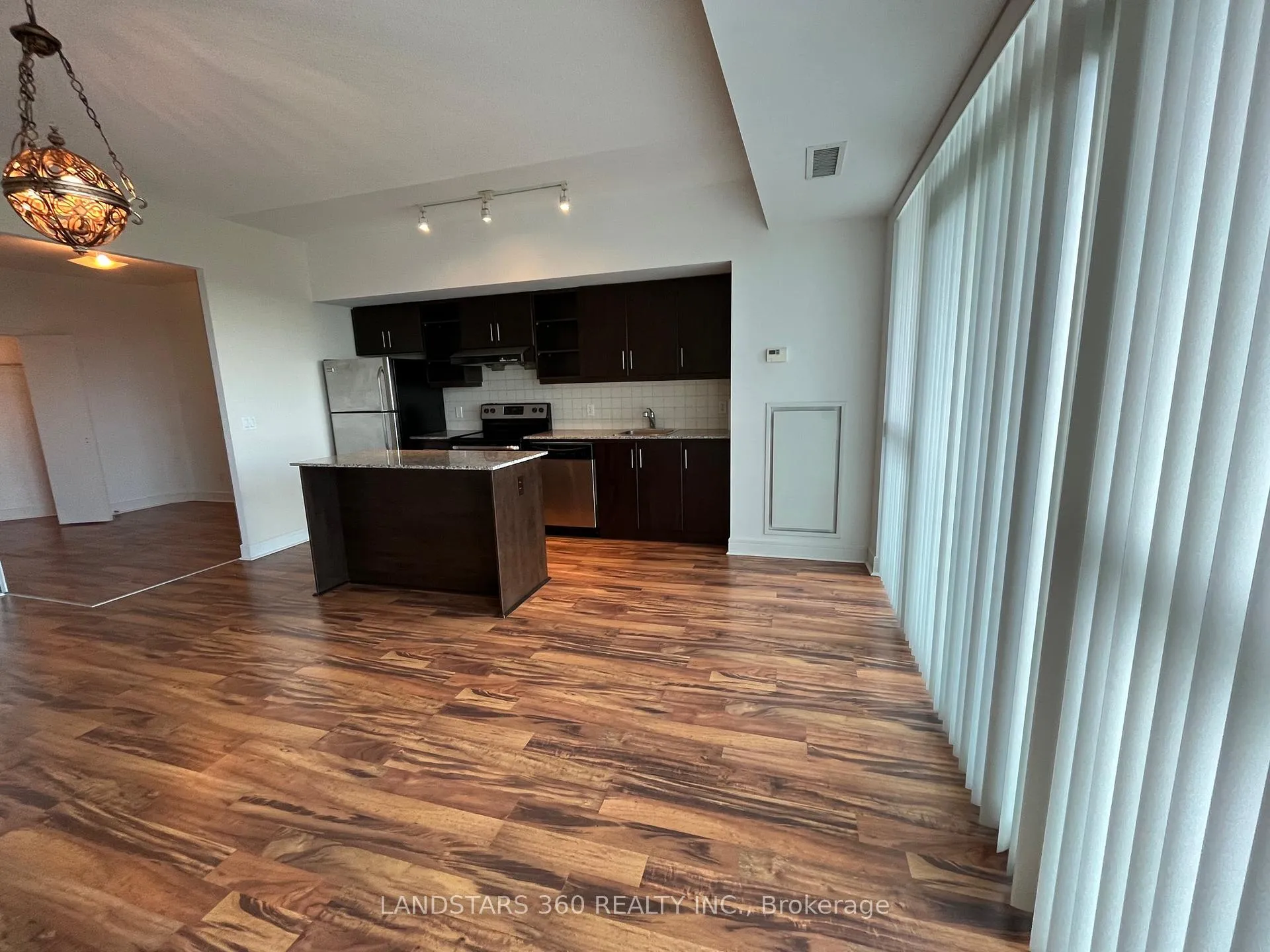 Photo 4 of Unit 1020, 35 Brian Peck Crescent, Toronto, Thorncliffe Park — HOMEH