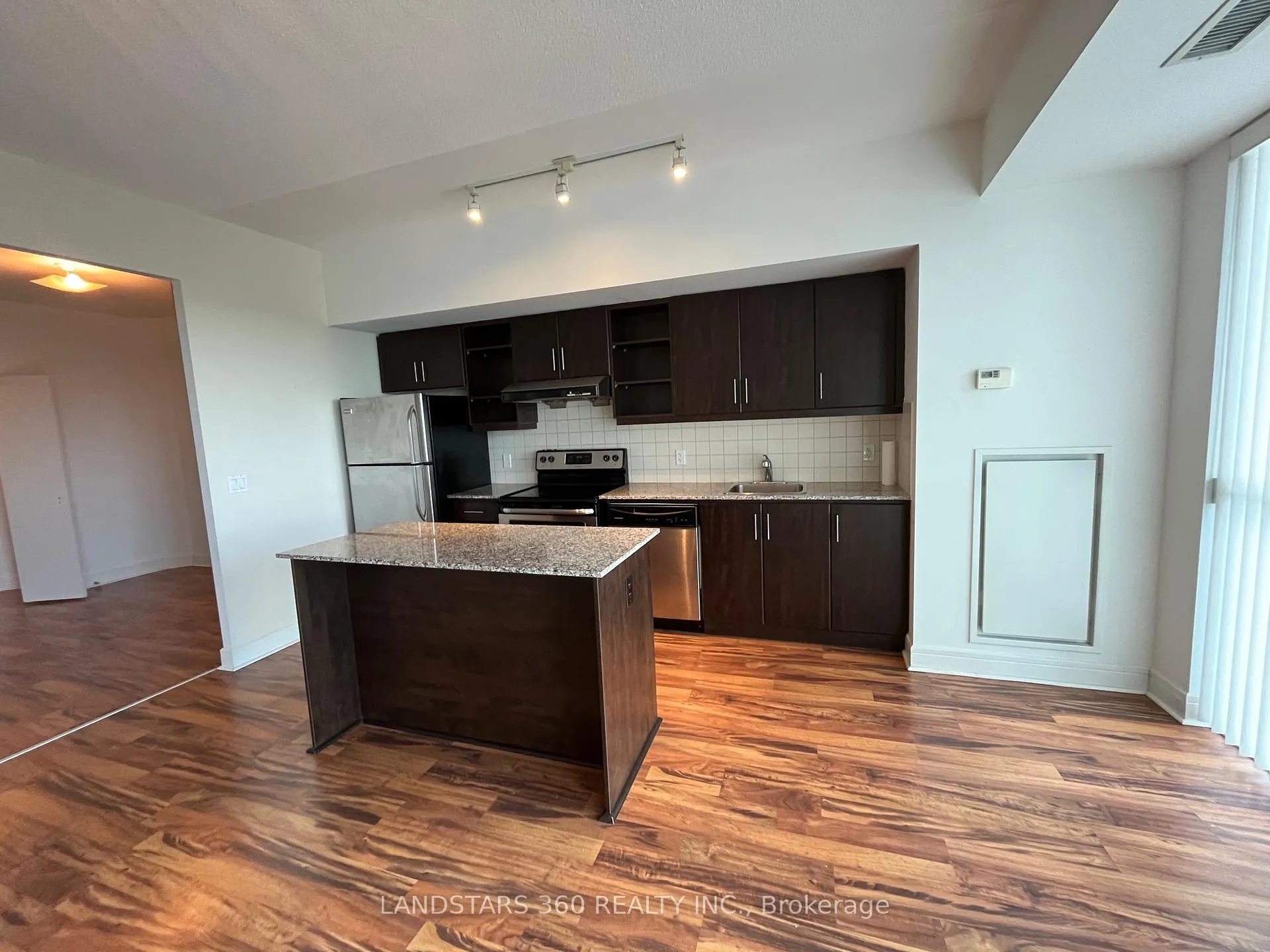 Photo 6 of Unit 1020, 35 Brian Peck Crescent, Toronto, Thorncliffe Park — HOMEH