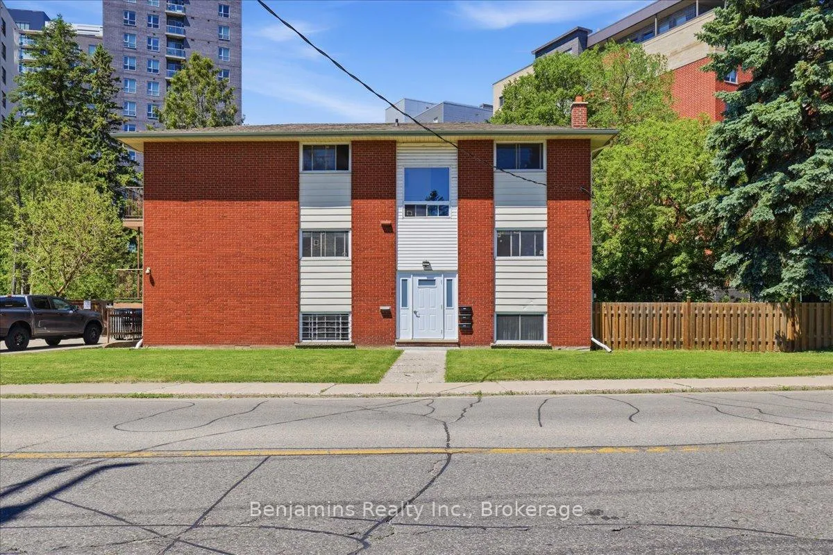Photo 3 of 119 Regina Street N, Waterloo, Beechwood/University — HOMEH