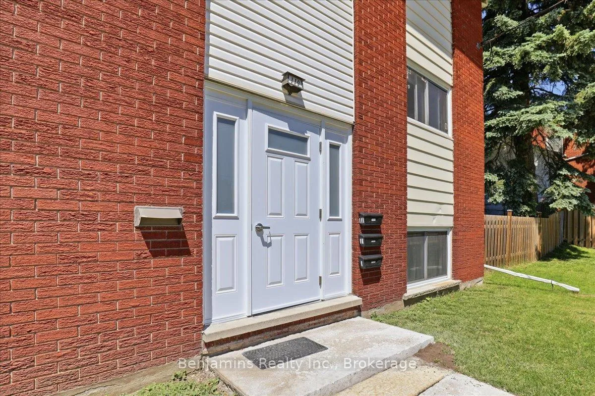 Photo 4 of 119 Regina Street N, Waterloo, Beechwood/University — HOMEH