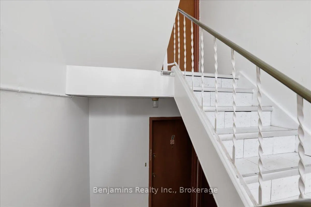 Photo 6 of 119 Regina Street N, Waterloo, Beechwood/University — HOMEH