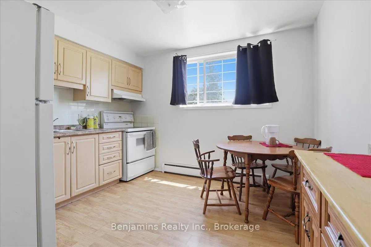 Photo 10 of 119 Regina Street N, Waterloo, Beechwood/University — HOMEH