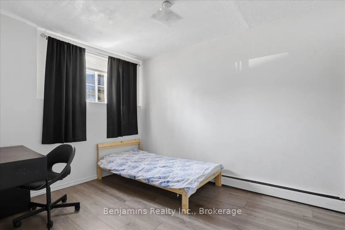 Photo 13 of 119 Regina Street N, Waterloo, Beechwood/University — HOMEH