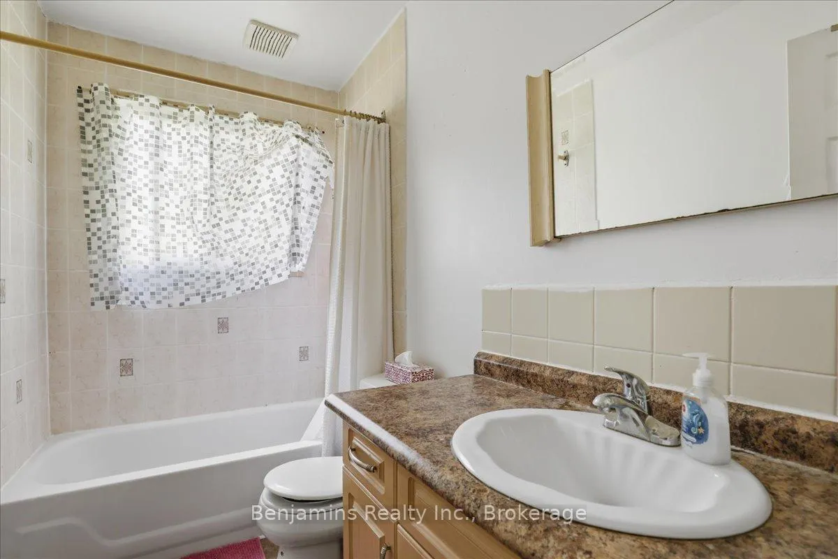 Photo 16 of 119 Regina Street N, Waterloo, Beechwood/University — HOMEH