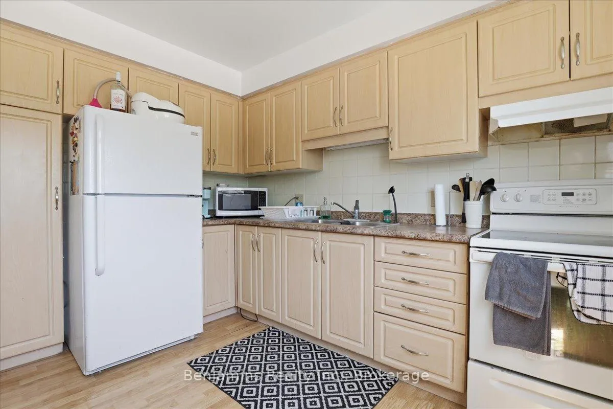 Photo 19 of 119 Regina Street N, Waterloo, Beechwood/University — HOMEH