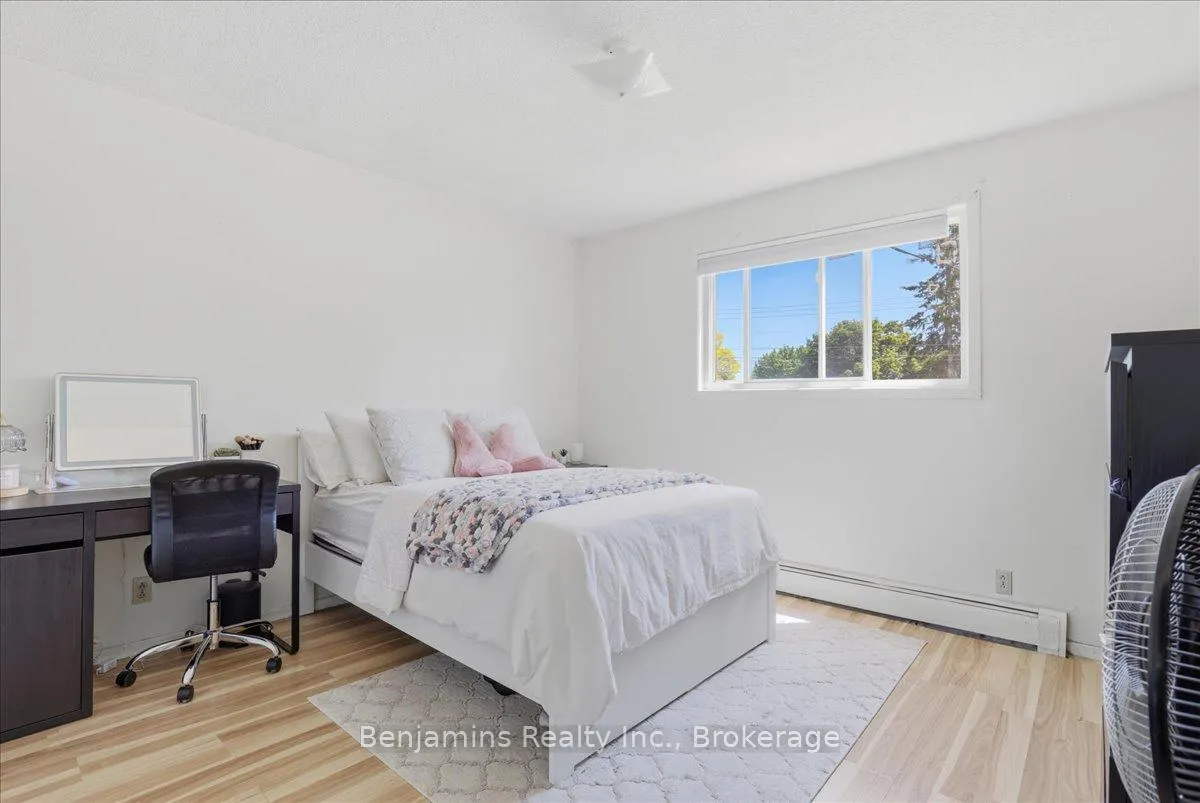 Photo 24 of 119 Regina Street N, Waterloo, Beechwood/University — HOMEH