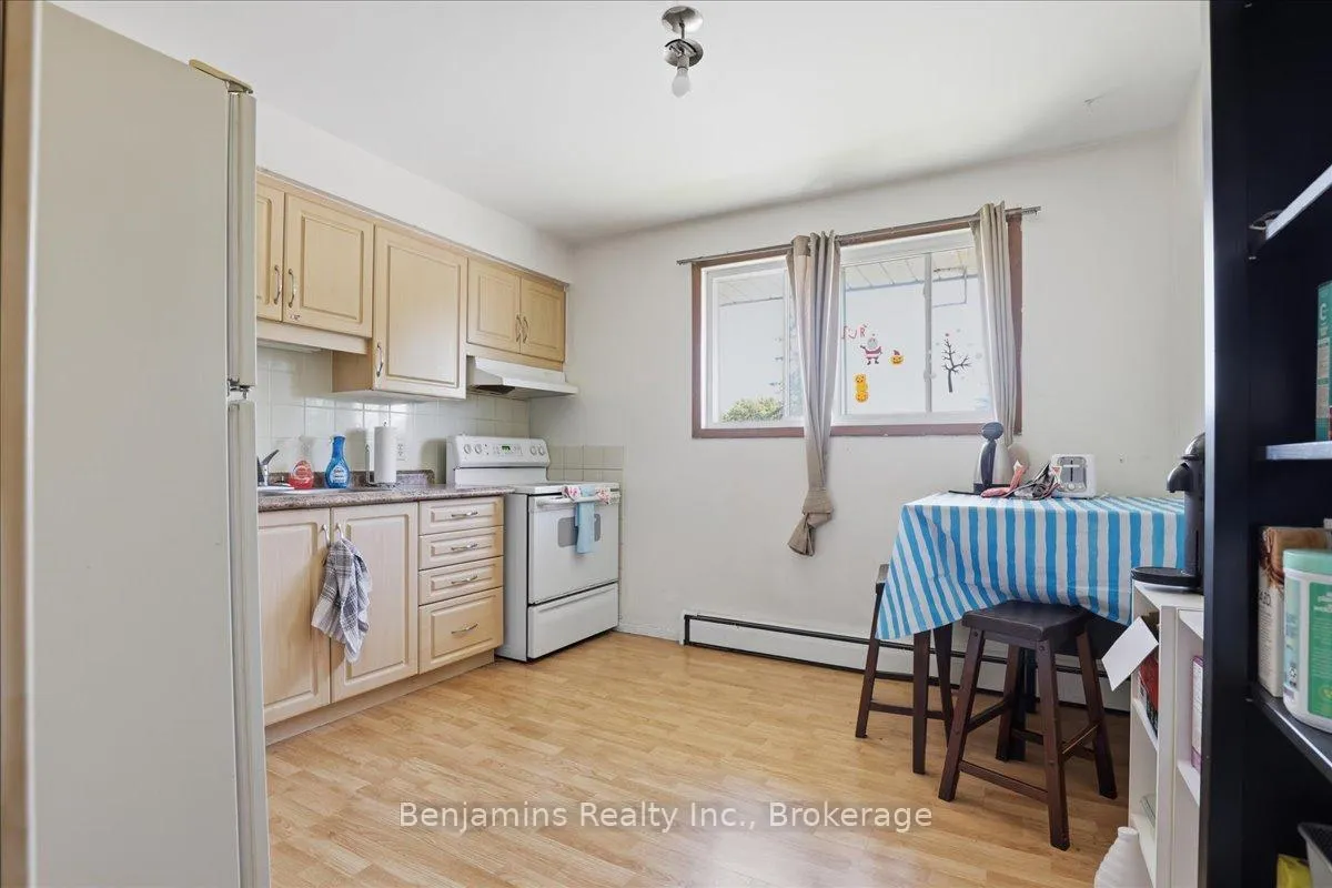 Photo 28 of 119 Regina Street N, Waterloo, Beechwood/University — HOMEH