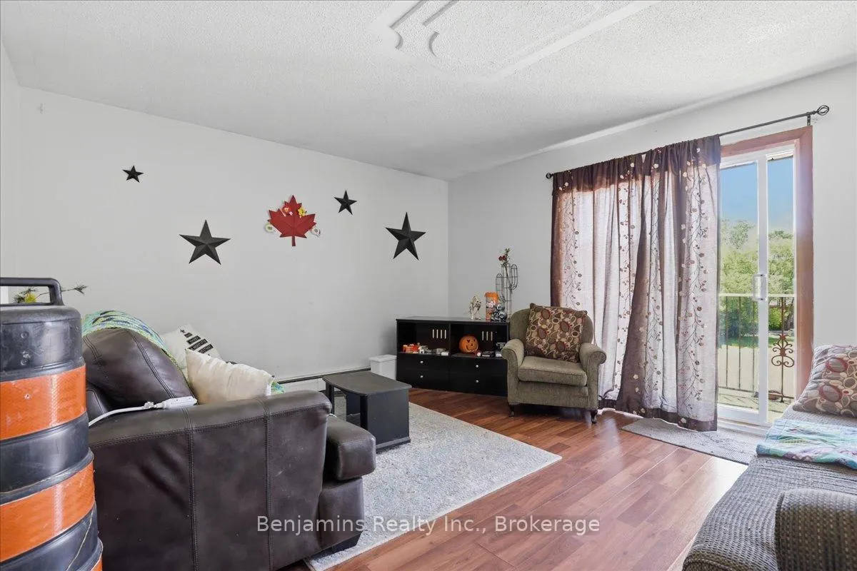 Photo 30 of 119 Regina Street N, Waterloo, Beechwood/University — HOMEH