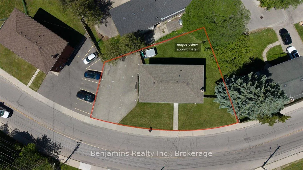 Photo 38 of 119 Regina Street N, Waterloo, Beechwood/University — HOMEH
