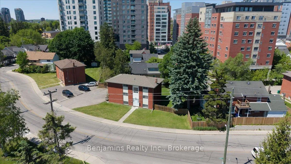 Photo 45 of 119 Regina Street N, Waterloo, Beechwood/University — HOMEH