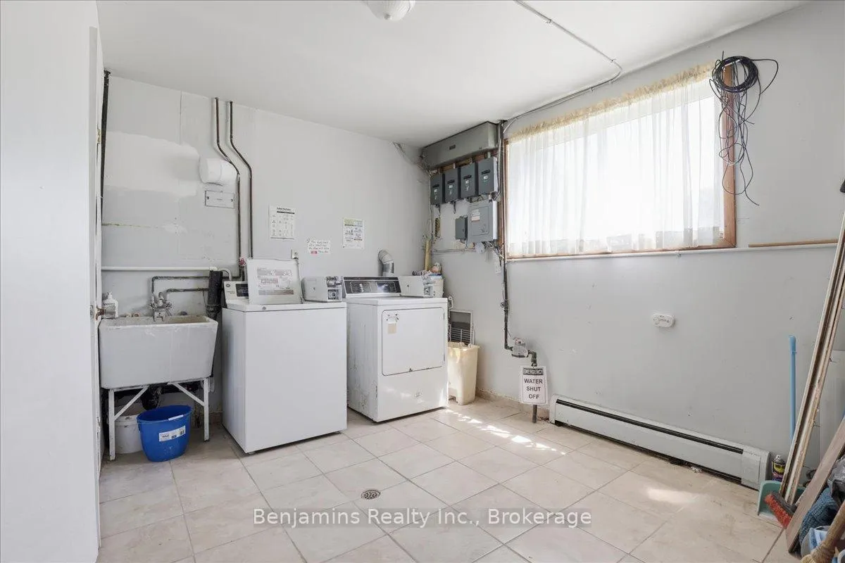 Photo 47 of 119 Regina Street N, Waterloo, Beechwood/University — HOMEH