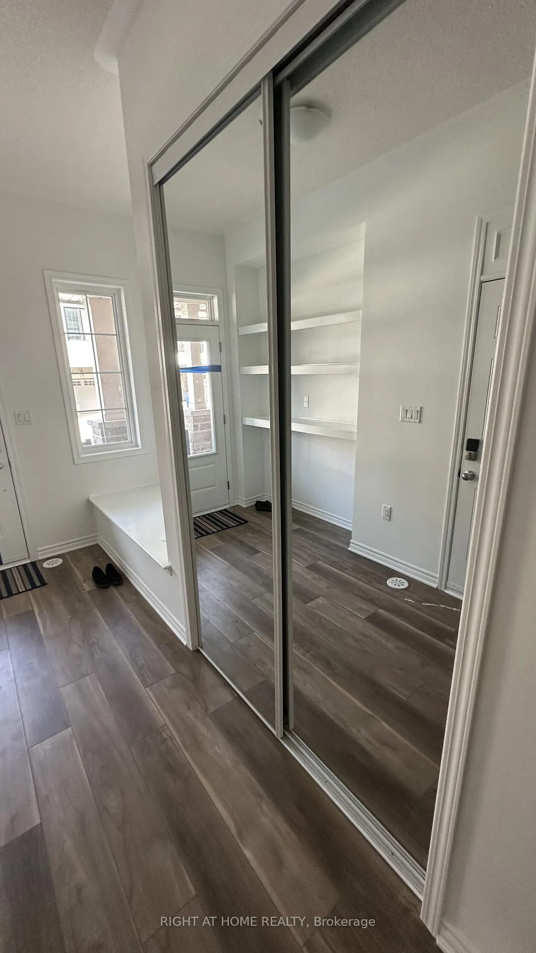 Photo 3 of 8 Walcott Crescent, Brampton, Northwest Brampton — HOMEH