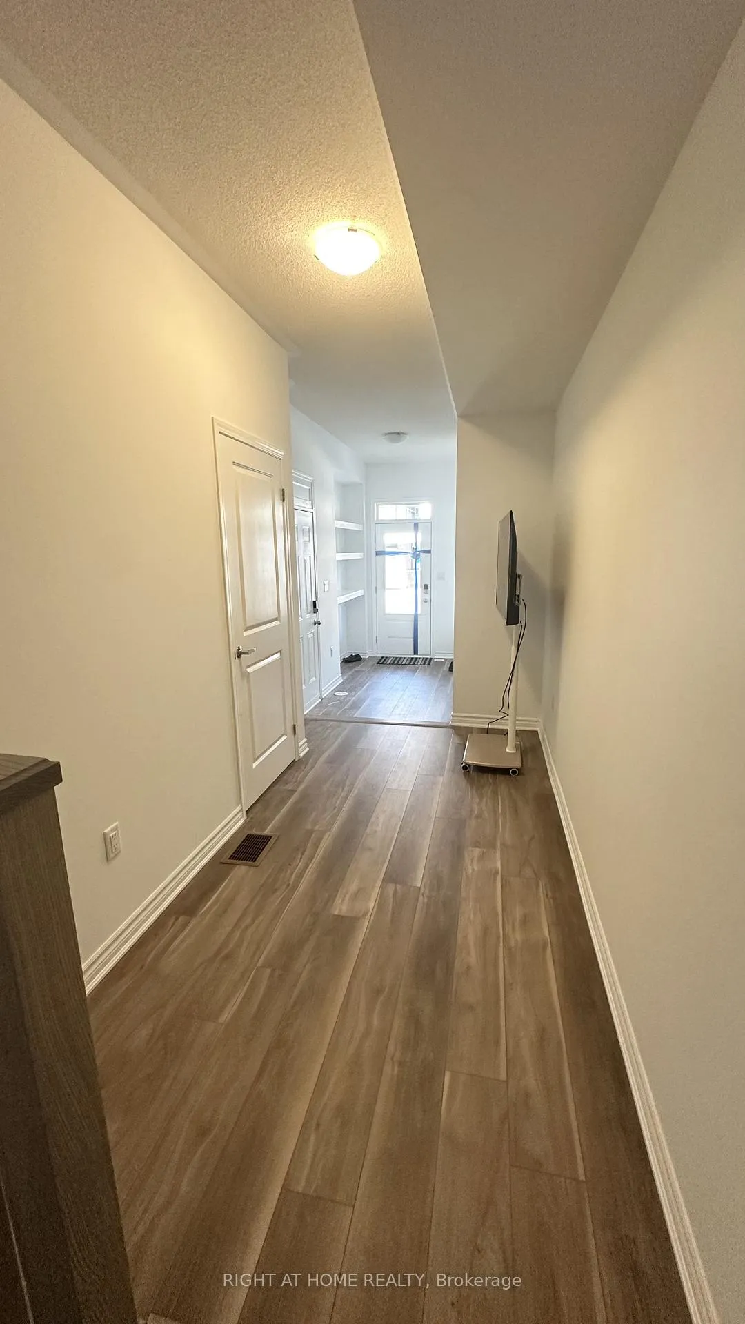 Photo 4 of 8 Walcott Crescent, Brampton, Northwest Brampton — HOMEH