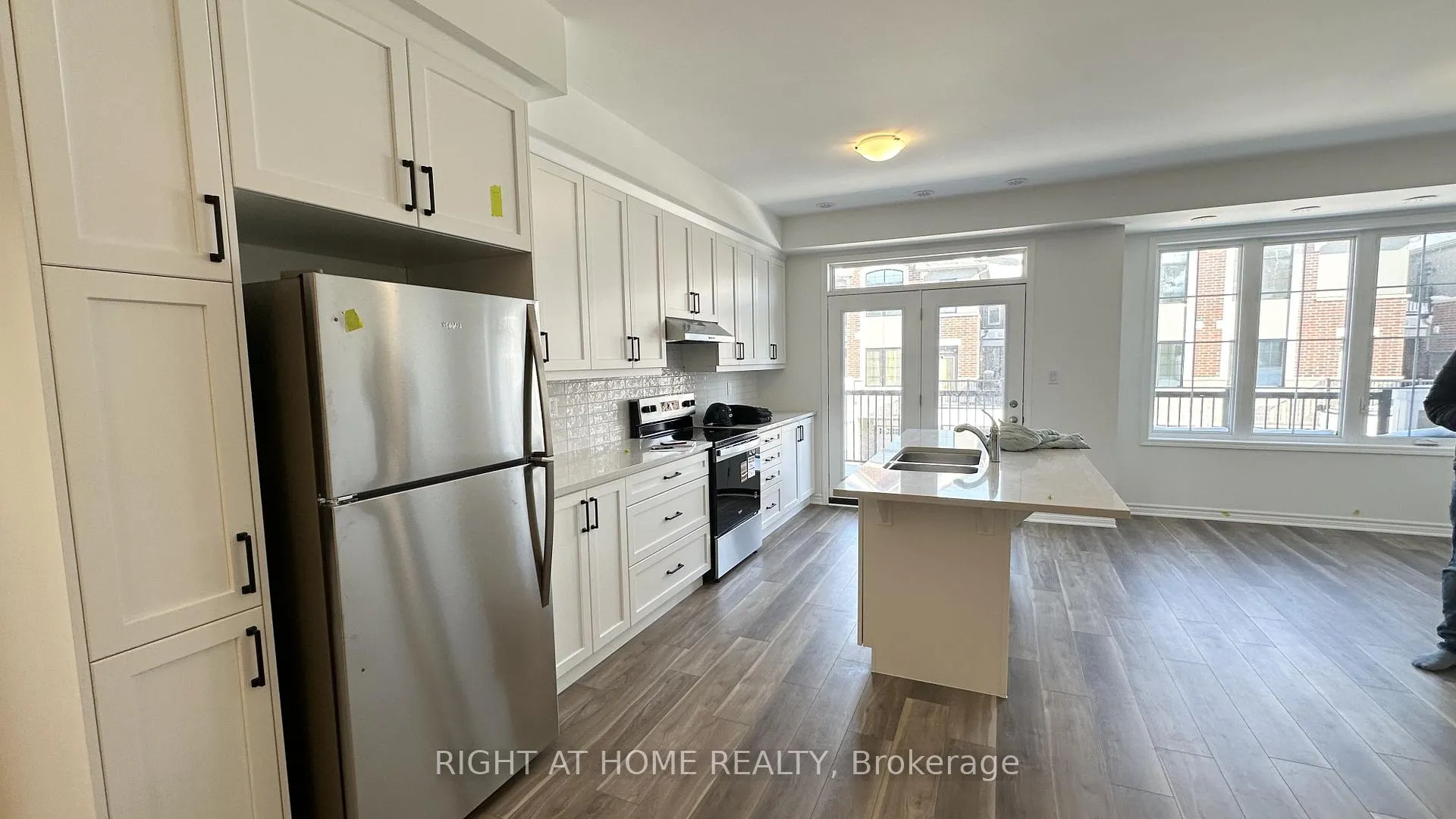 Photo 6 of 8 Walcott Crescent, Brampton, Northwest Brampton — HOMEH