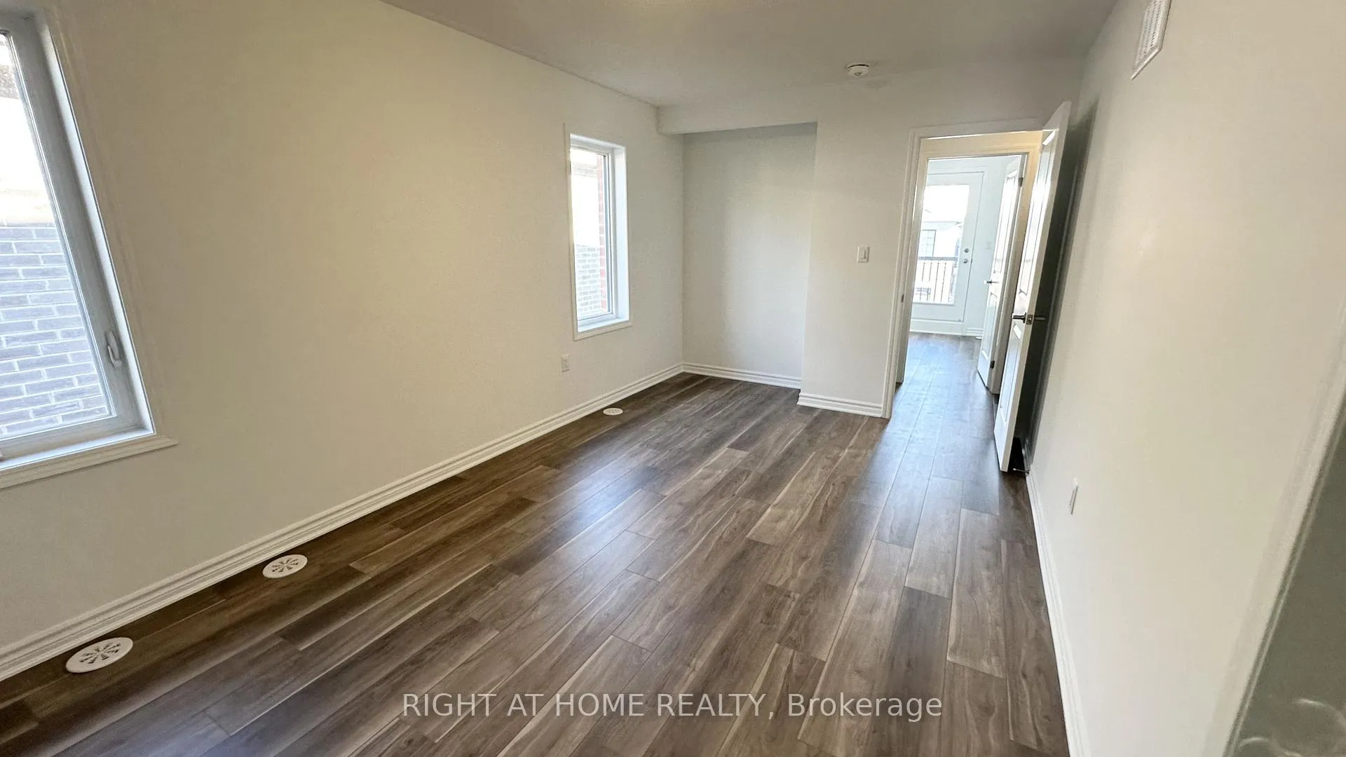 Photo 13 of 8 Walcott Crescent, Brampton, Northwest Brampton — HOMEH