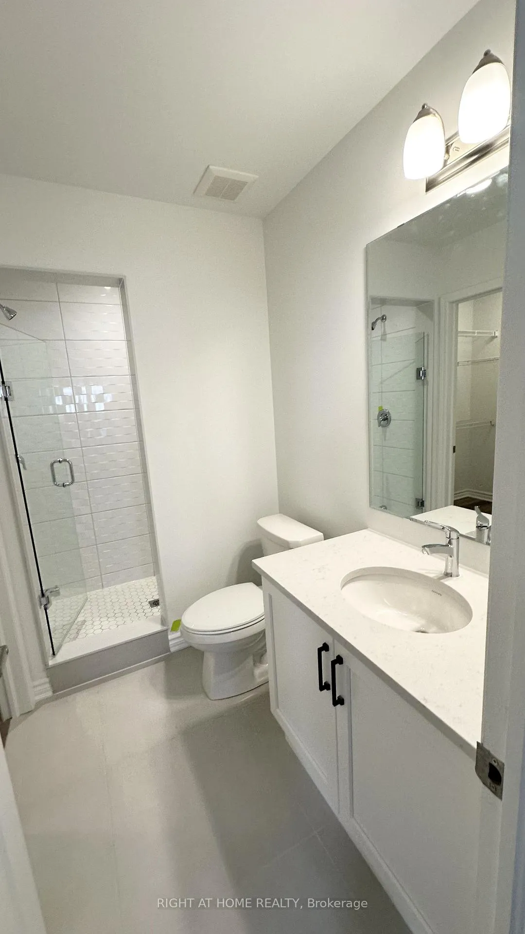 Photo 14 of 8 Walcott Crescent, Brampton, Northwest Brampton — HOMEH