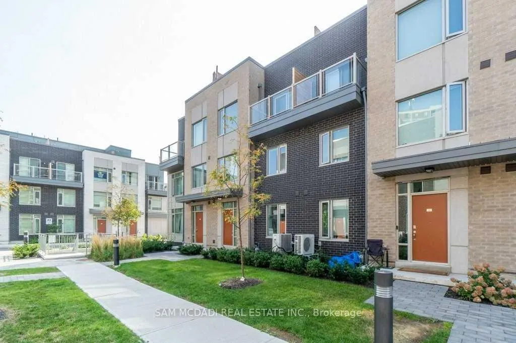 Photo 2 of Unit 33, 22 Applewood Lane, Etobicoke, Etobicoke West Mall — HOMEH