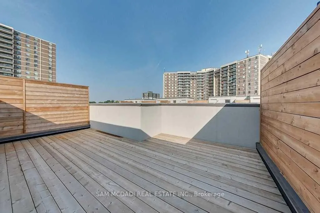 Photo 3 of Unit 33, 22 Applewood Lane, Etobicoke, Etobicoke West Mall — HOMEH