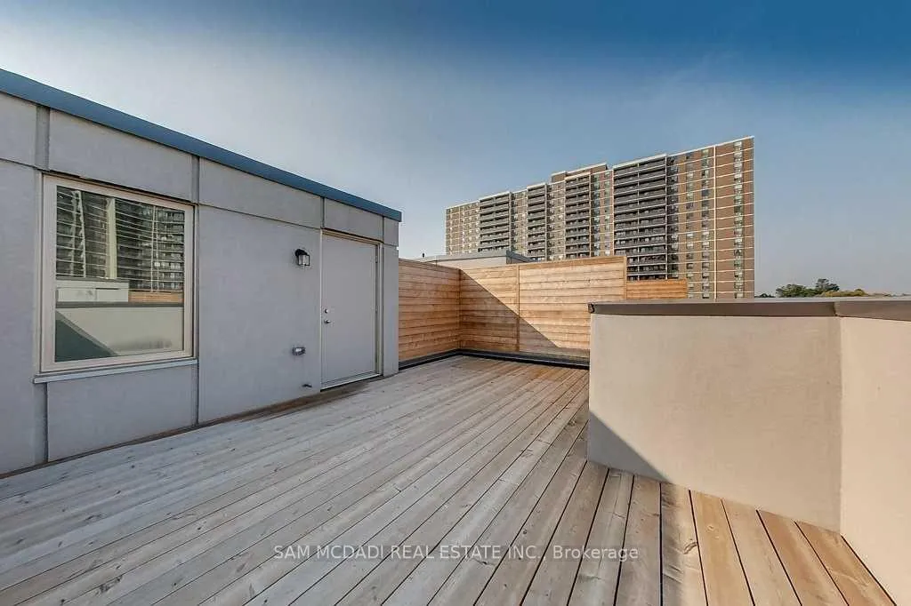 Photo 4 of Unit 33, 22 Applewood Lane, Etobicoke, Etobicoke West Mall — HOMEH