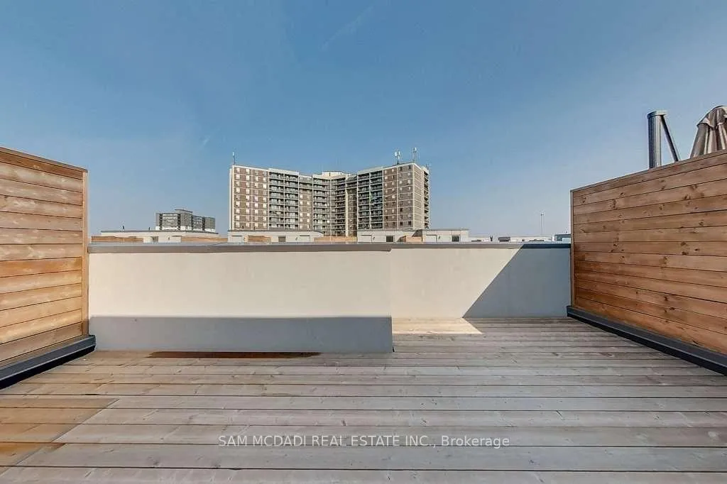 Photo 6 of Unit 33, 22 Applewood Lane, Etobicoke, Etobicoke West Mall — HOMEH