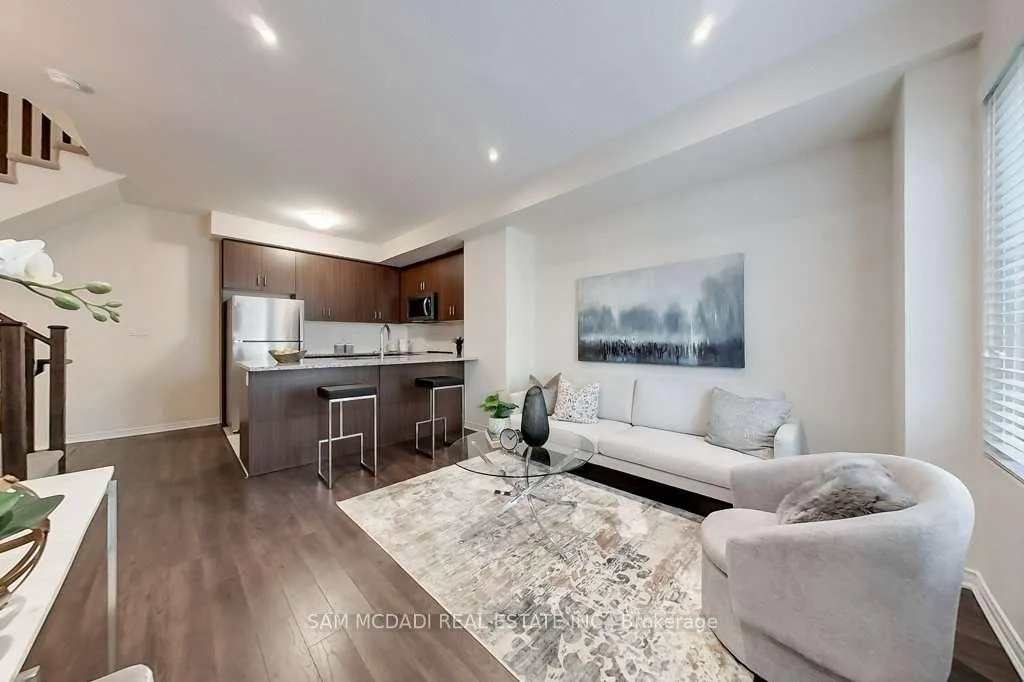 Photo 9 of Unit 33, 22 Applewood Lane, Etobicoke, Etobicoke West Mall — HOMEH