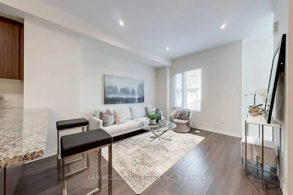 Photo 12 of Unit 33, 22 Applewood Lane, Etobicoke, Etobicoke West Mall — HOMEH