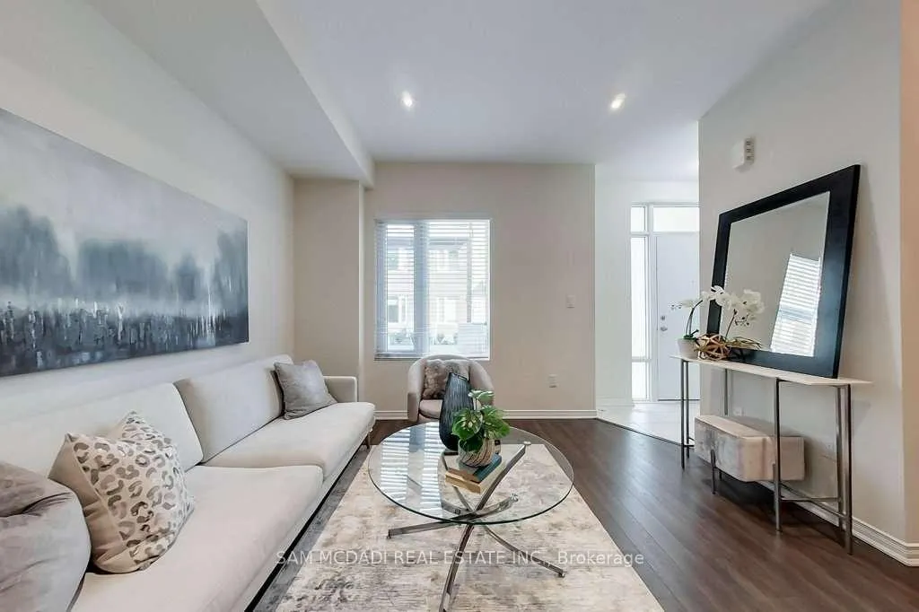 Photo 13 of Unit 33, 22 Applewood Lane, Etobicoke, Etobicoke West Mall — HOMEH