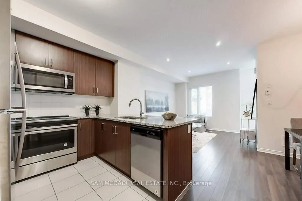 Photo 16 of Unit 33, 22 Applewood Lane, Etobicoke, Etobicoke West Mall — HOMEH