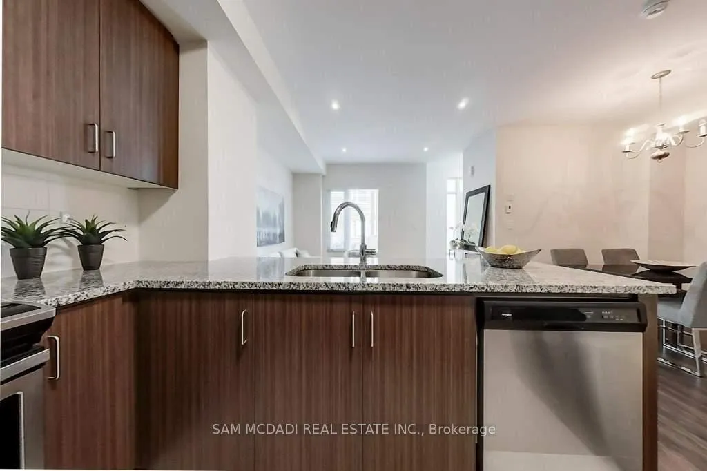Photo 18 of Unit 33, 22 Applewood Lane, Etobicoke, Etobicoke West Mall — HOMEH