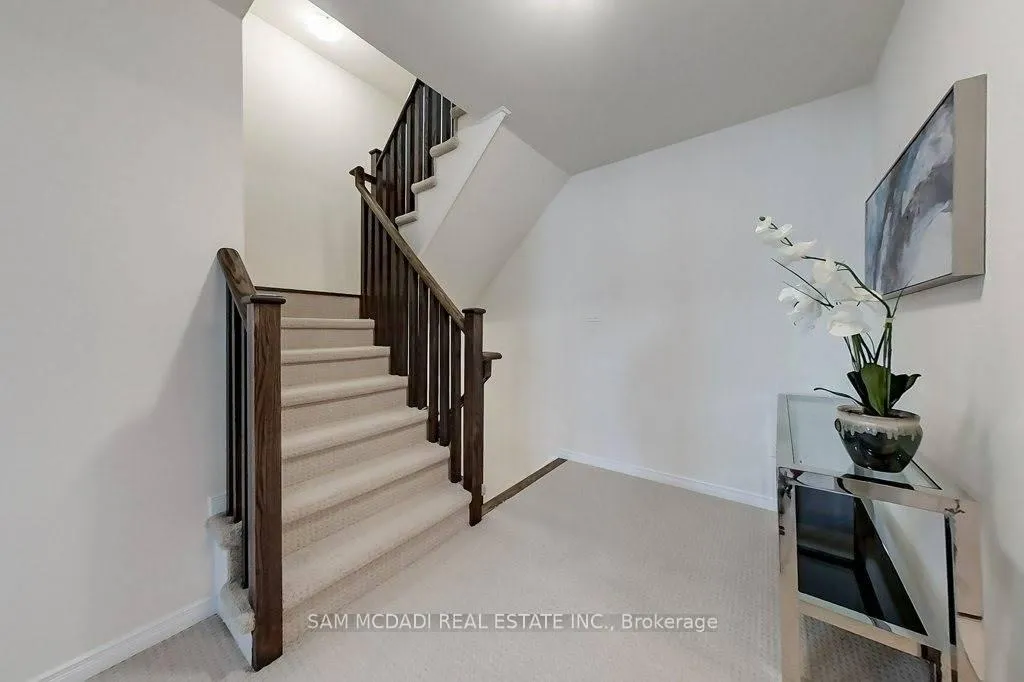 Photo 19 of Unit 33, 22 Applewood Lane, Etobicoke, Etobicoke West Mall — HOMEH