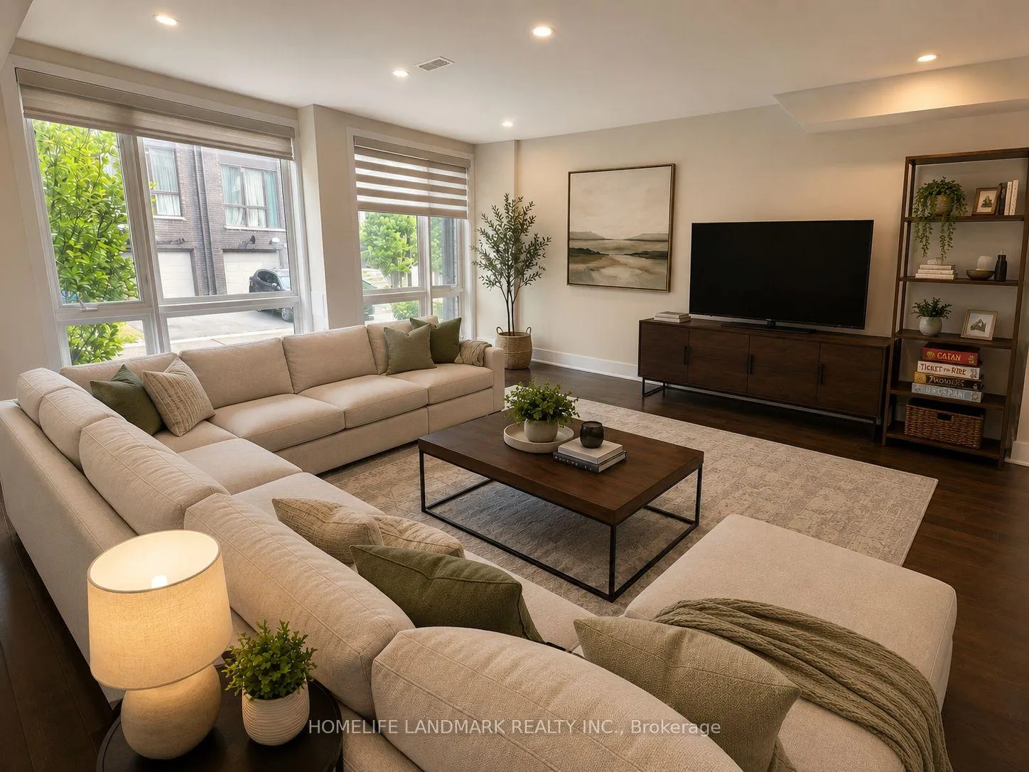 Photo 4 of 27 Thorncrest Drive, Vaughan, Patterson — HOMEH