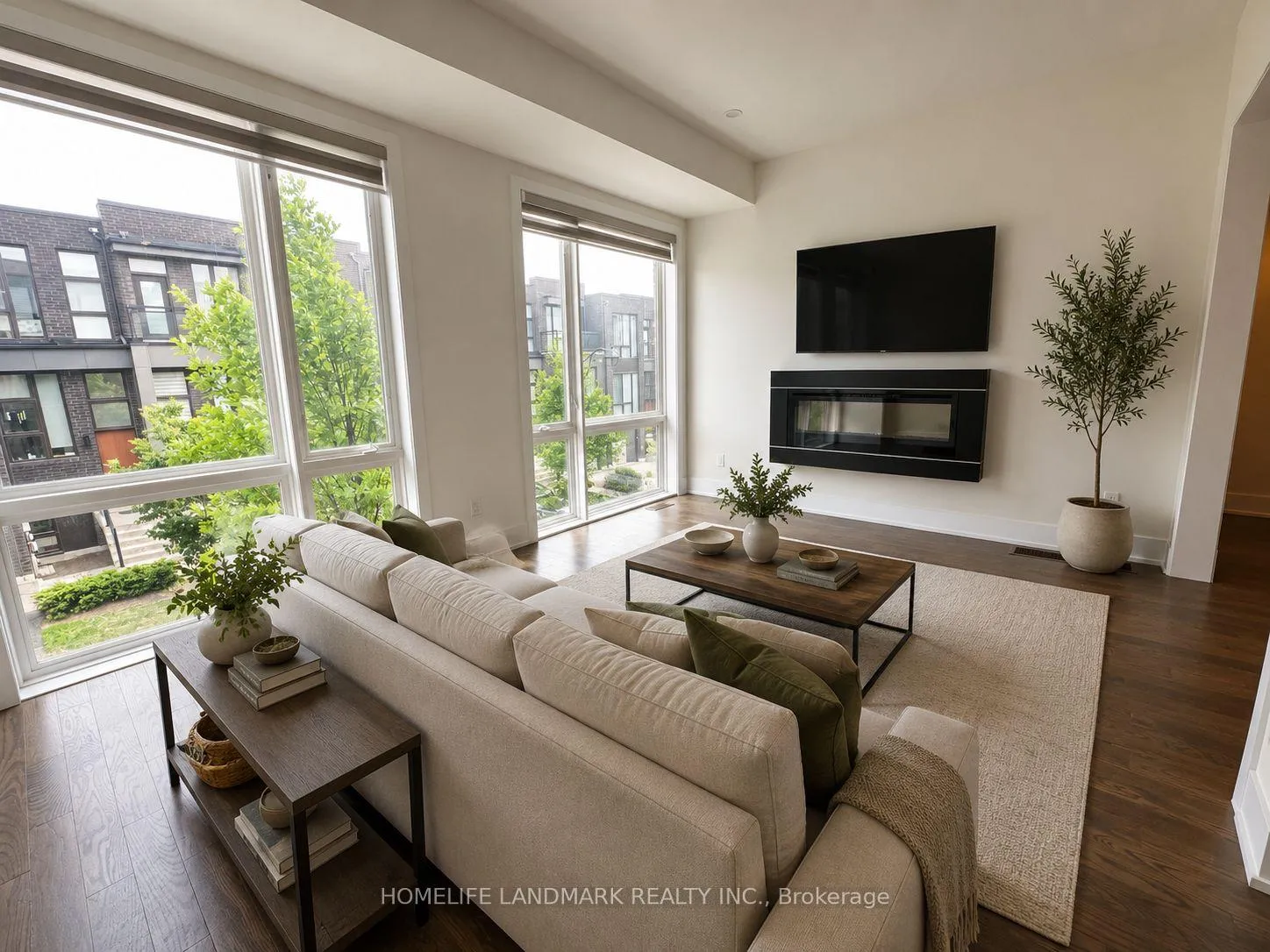 Photo 9 of 27 Thorncrest Drive, Vaughan, Patterson — HOMEH
