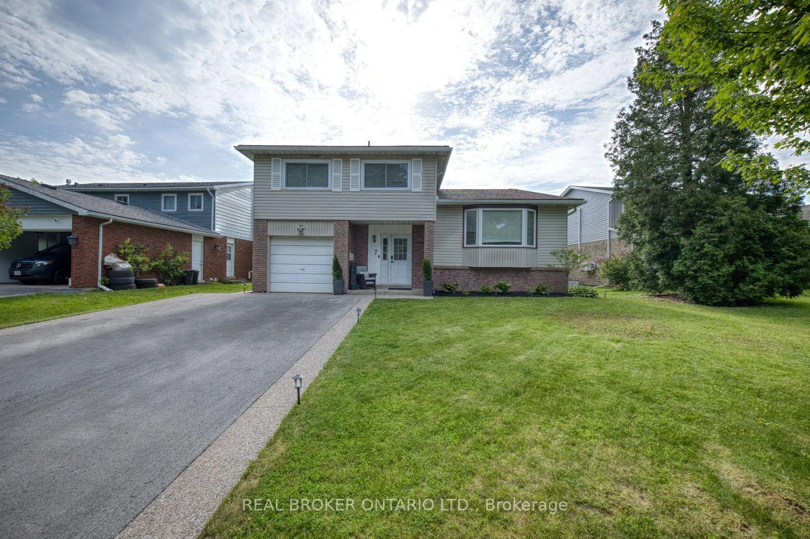 Front of 7 Fairington Crescent