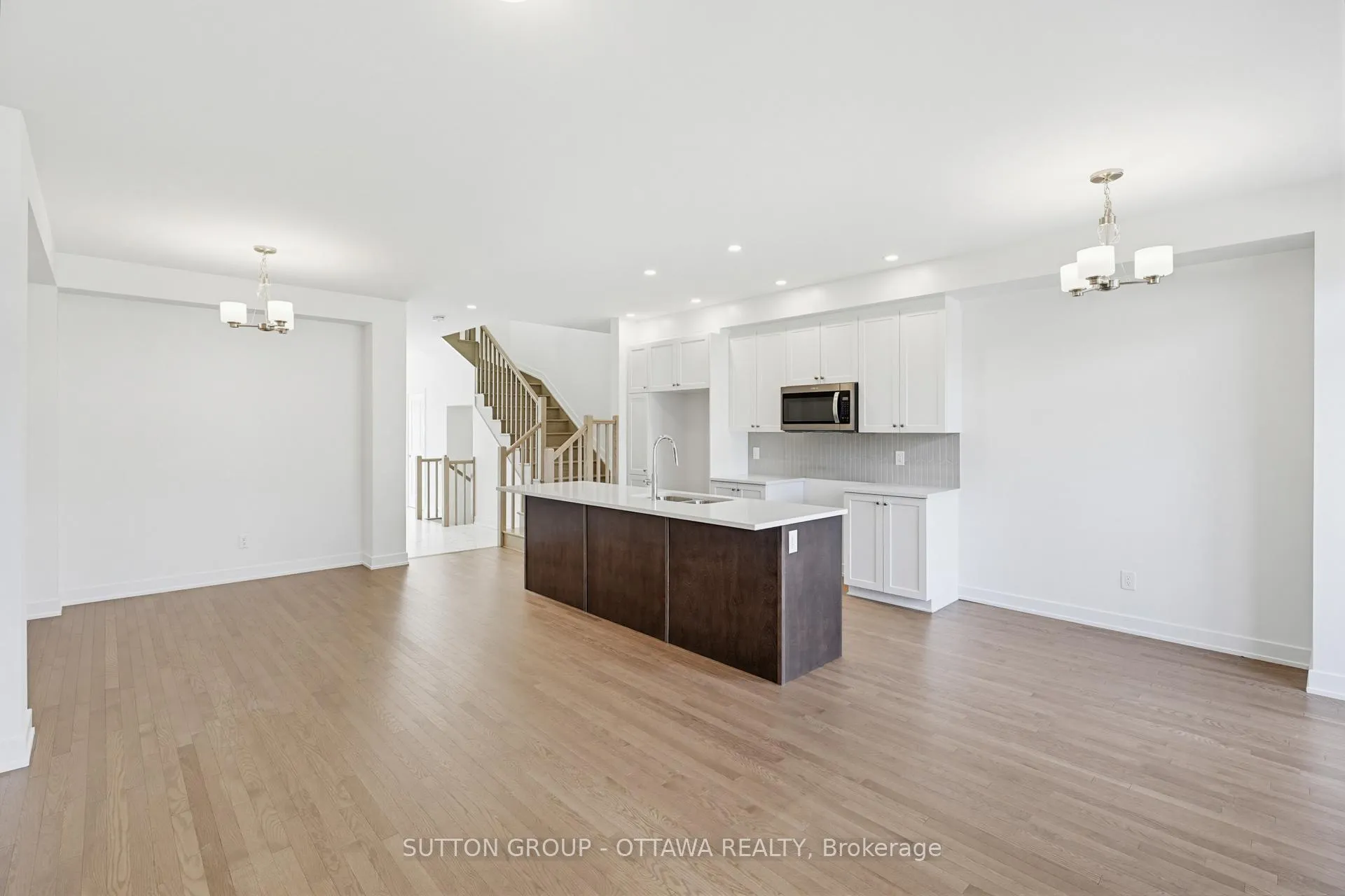 Photo 10 of 144 Big Dipper Street, Ottawa, Riverside South/Gloucester Glen — HOMEH