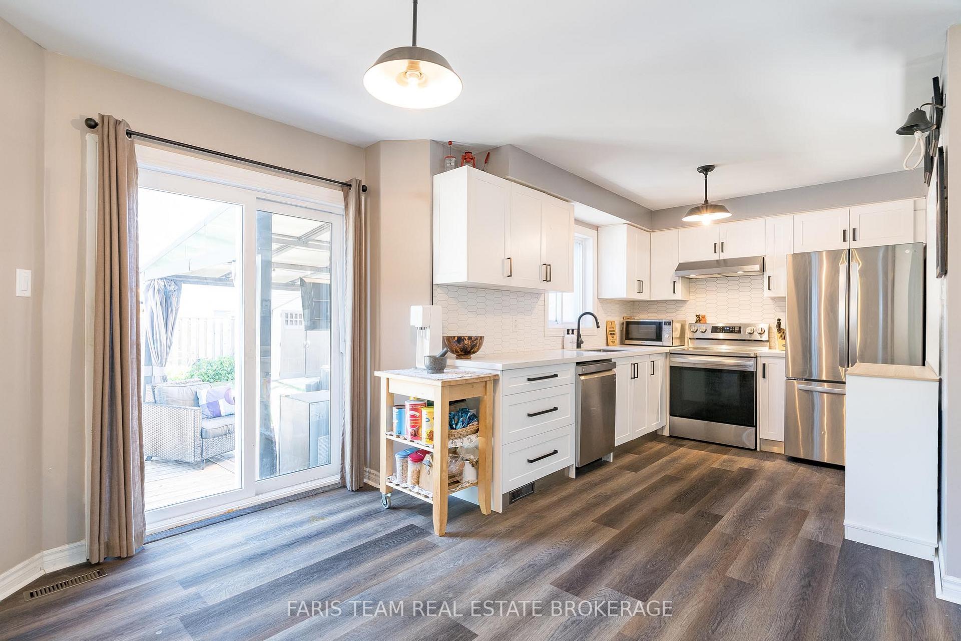 Photo 6 of 113 Ruffet Drive, Barrie, Edgehill Drive — HOMEH