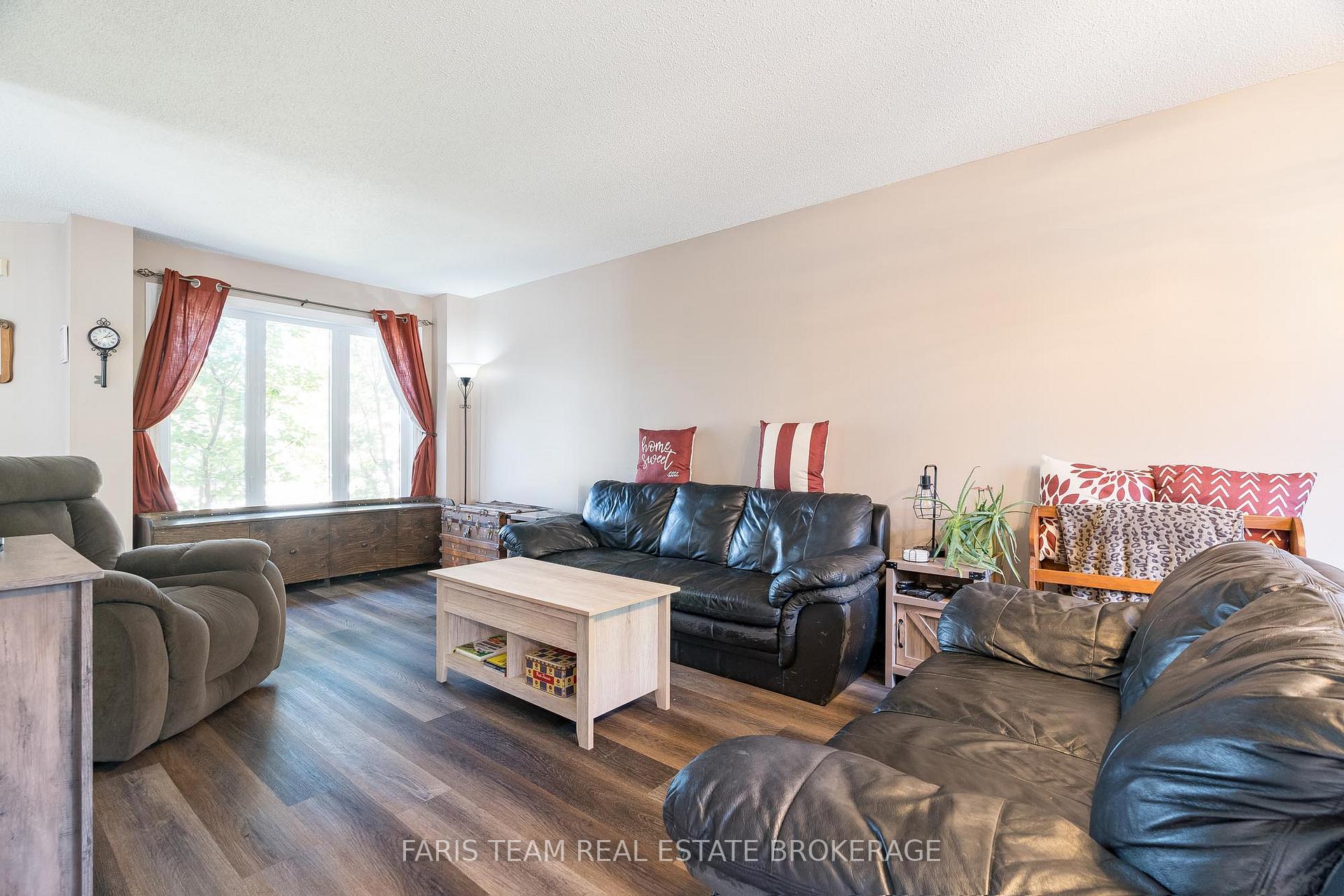 Photo 12 of 113 Ruffet Drive, Barrie, Edgehill Drive — HOMEH