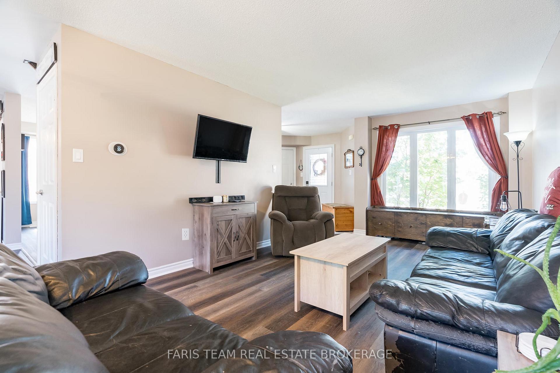 Photo 13 of 113 Ruffet Drive, Barrie, Edgehill Drive — HOMEH