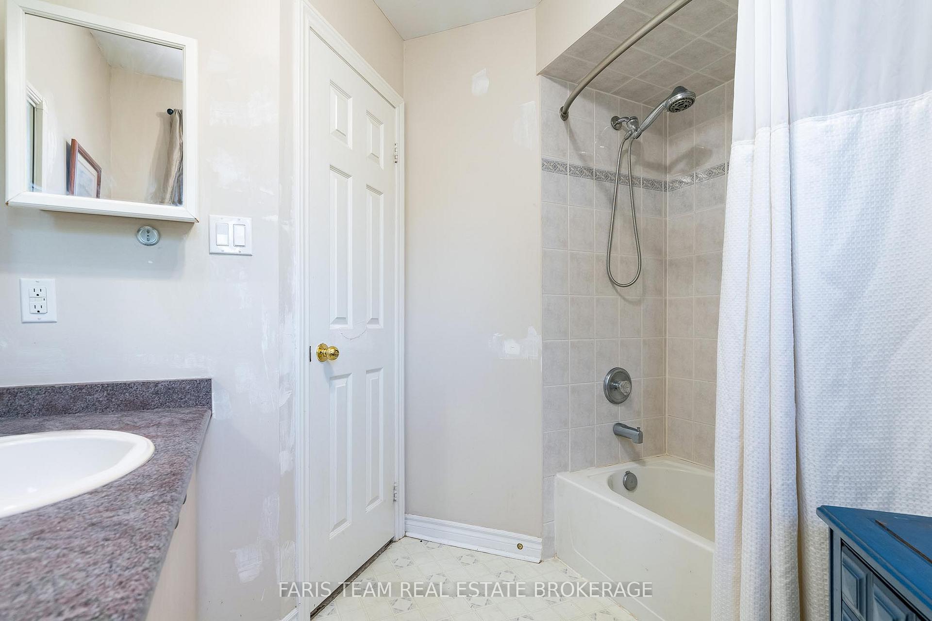 Photo 23 of 113 Ruffet Drive, Barrie, Edgehill Drive — HOMEH