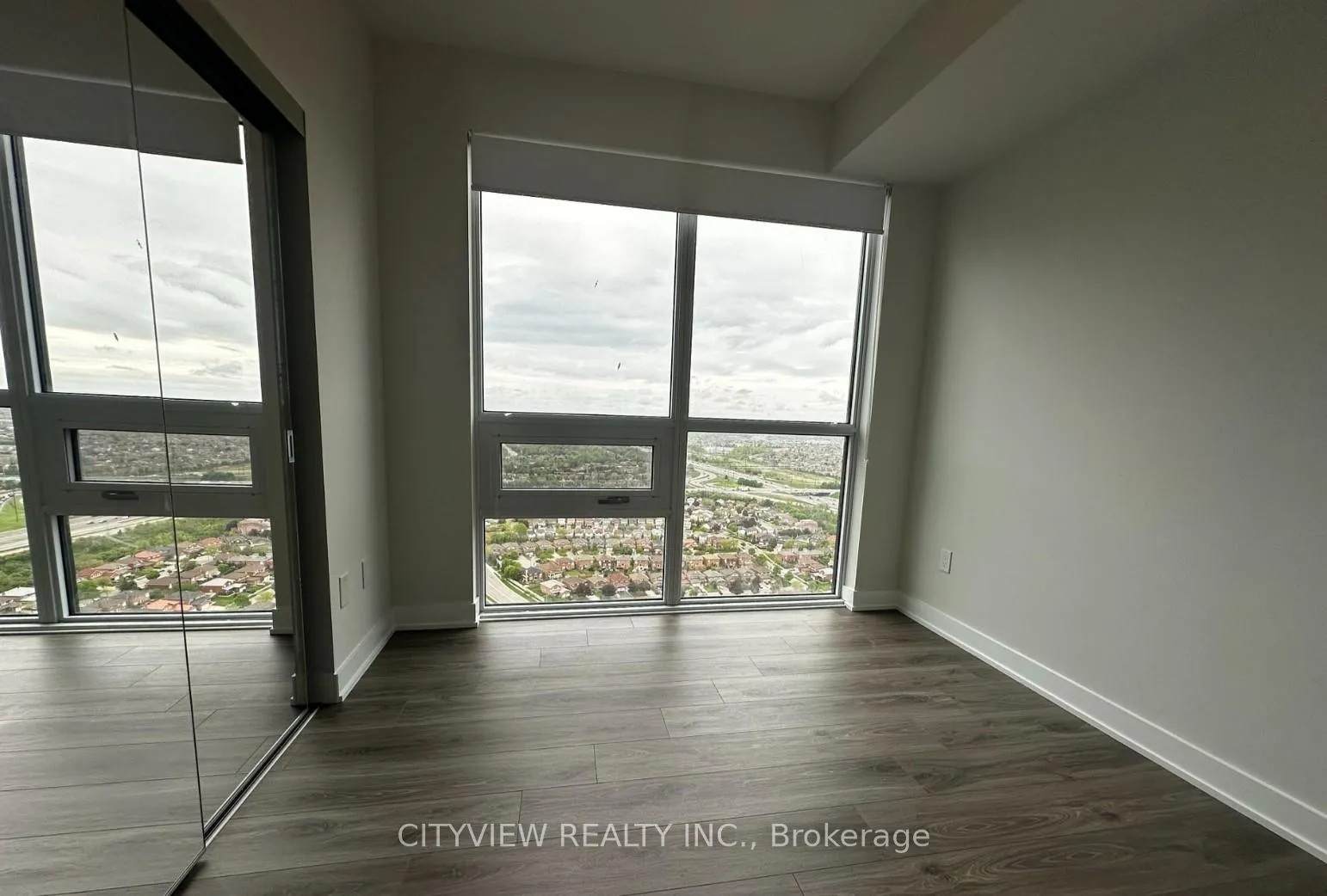Photo 4 of 430 Square One Drive, Mississauga, City Centre — HOMEH