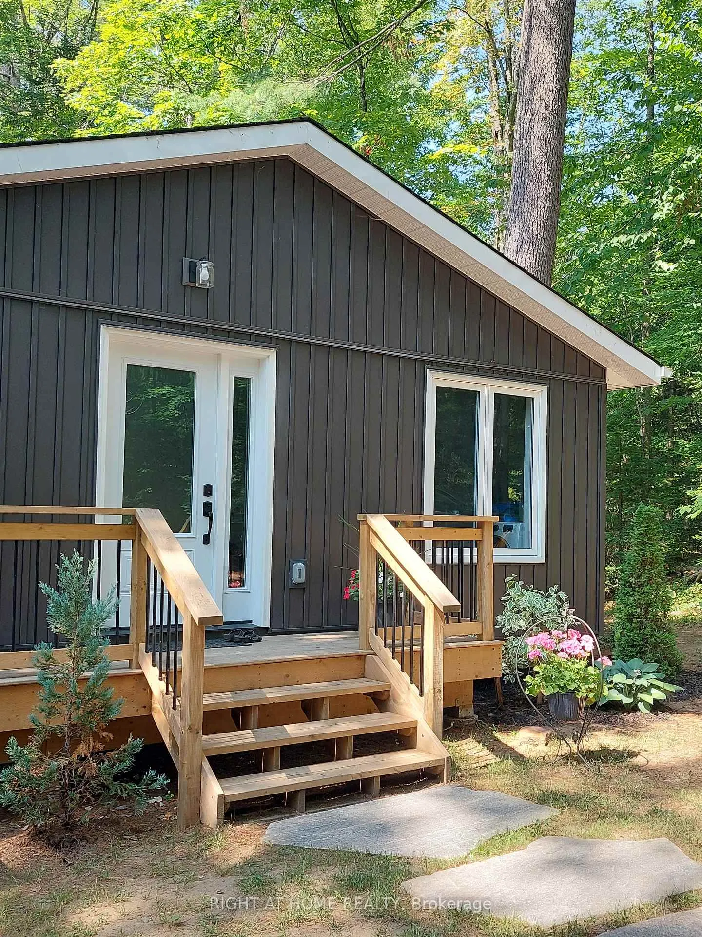 Photo 4 of 1353 Sherwood Forest Road, Bracebridge, Oakley — HOMEH