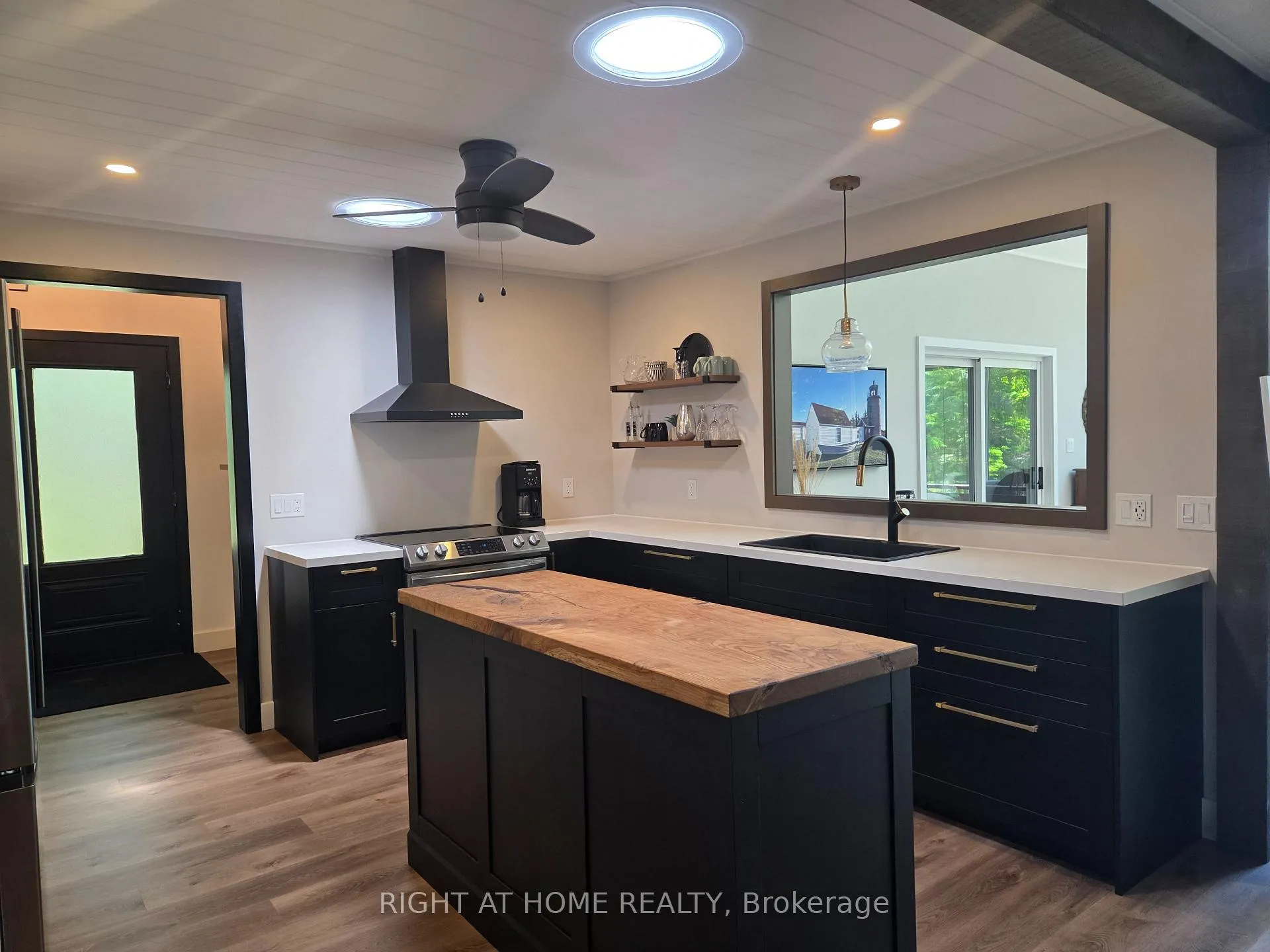 Photo 9 of 1353 Sherwood Forest Road, Bracebridge, Oakley — HOMEH