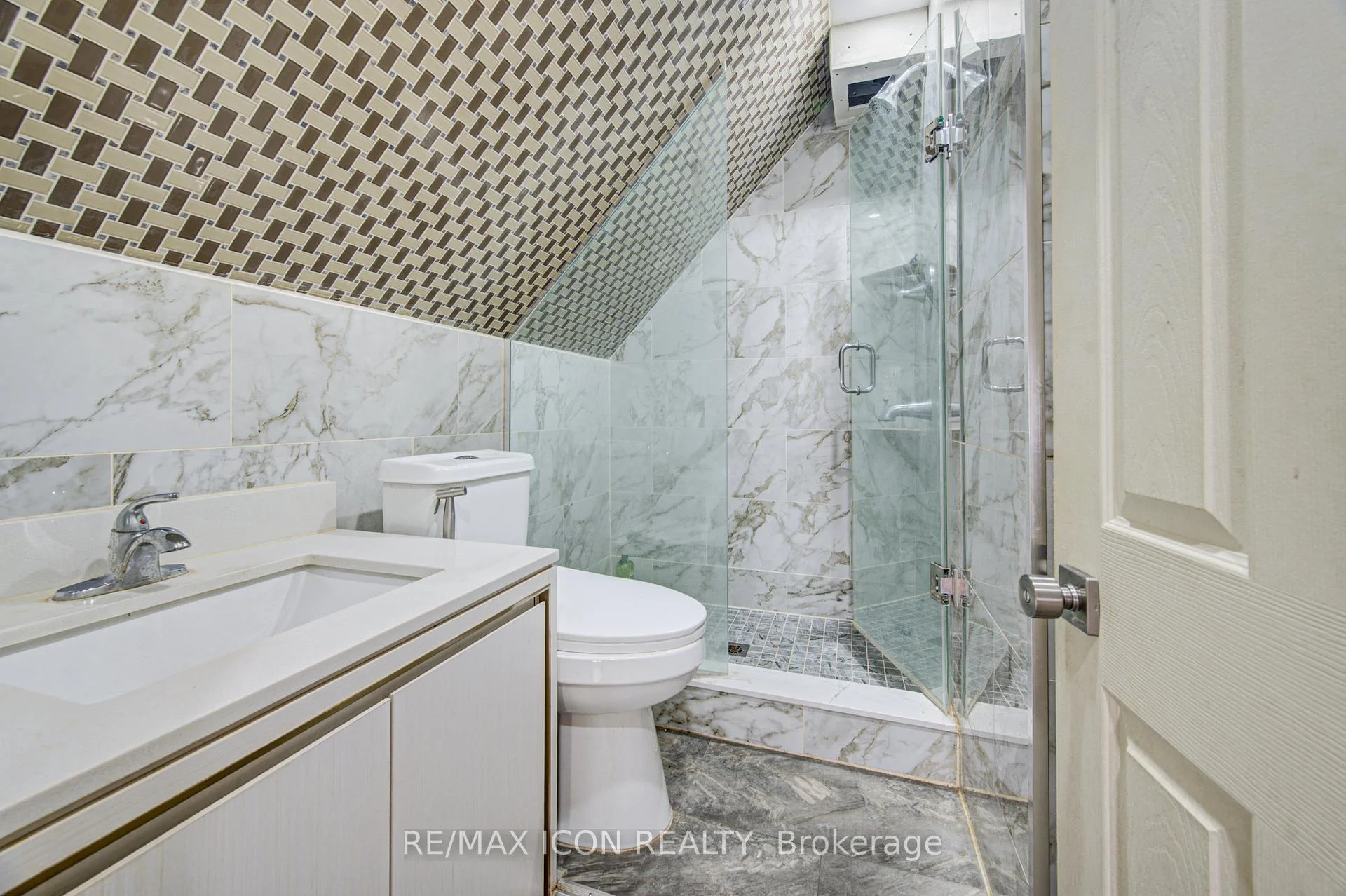 Photo 41 of 59 Irvin Street, Kitchener, Auditorium — HOMEH
