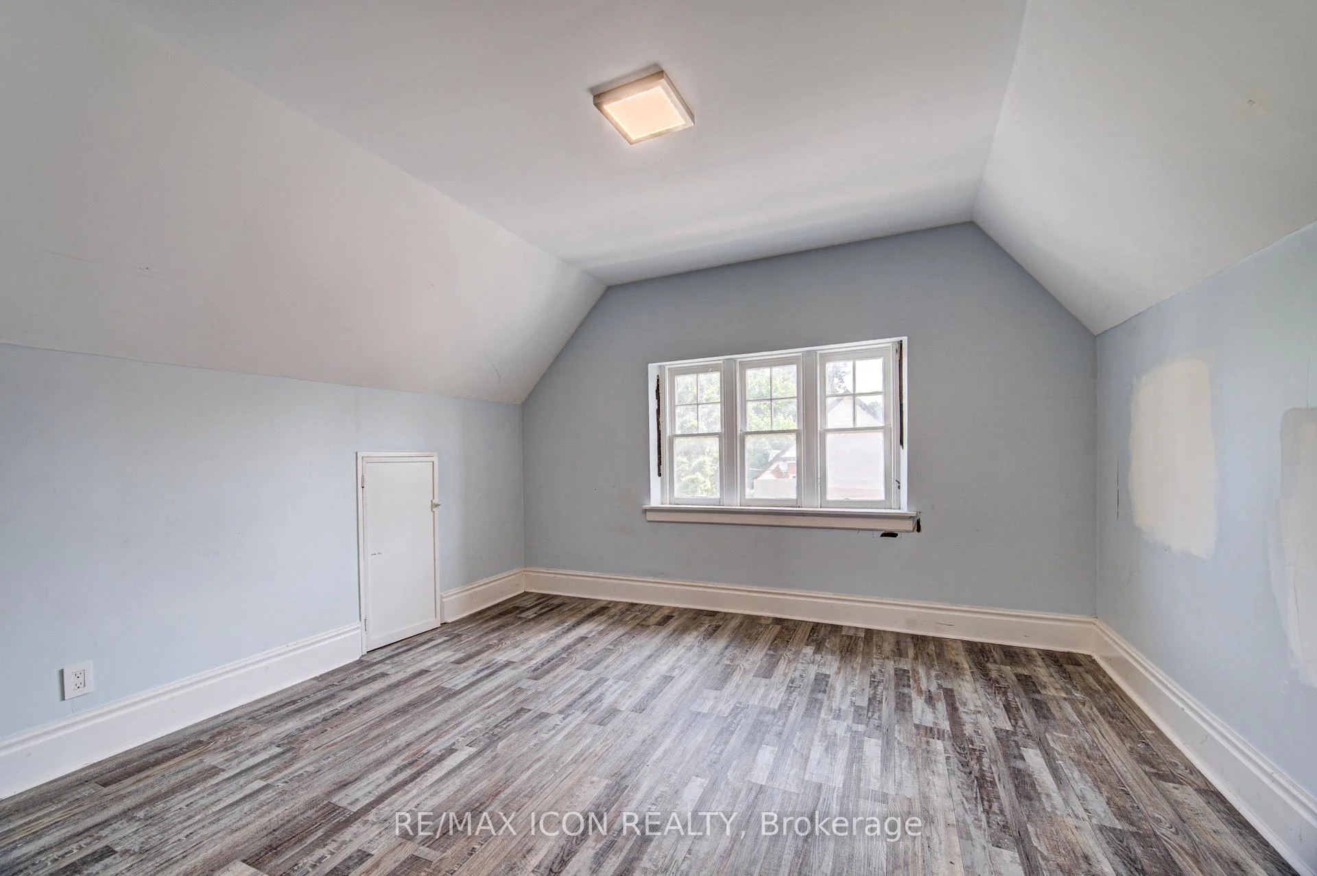 Photo 42 of 59 Irvin Street, Kitchener, Auditorium — HOMEH