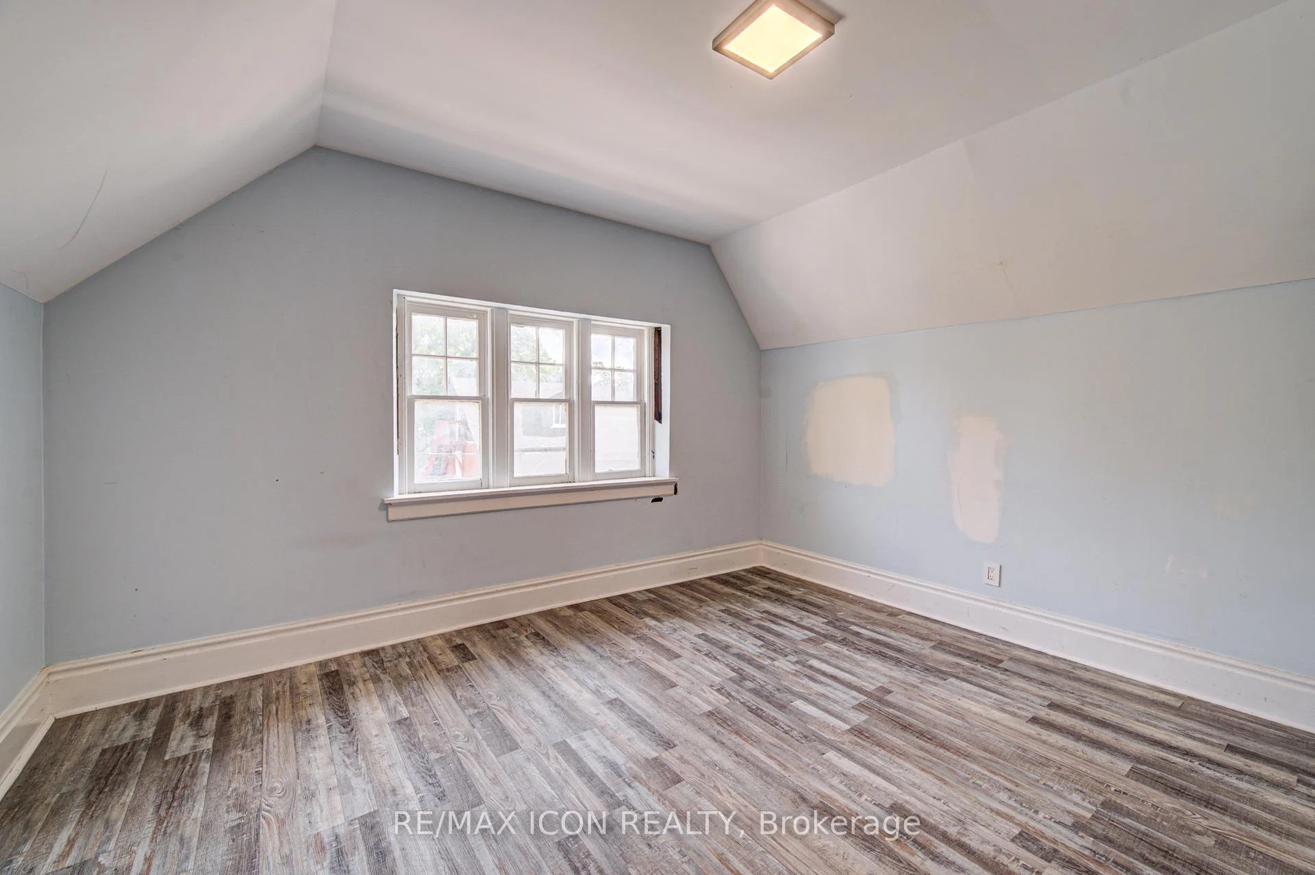 Photo 43 of 59 Irvin Street, Kitchener, Auditorium — HOMEH