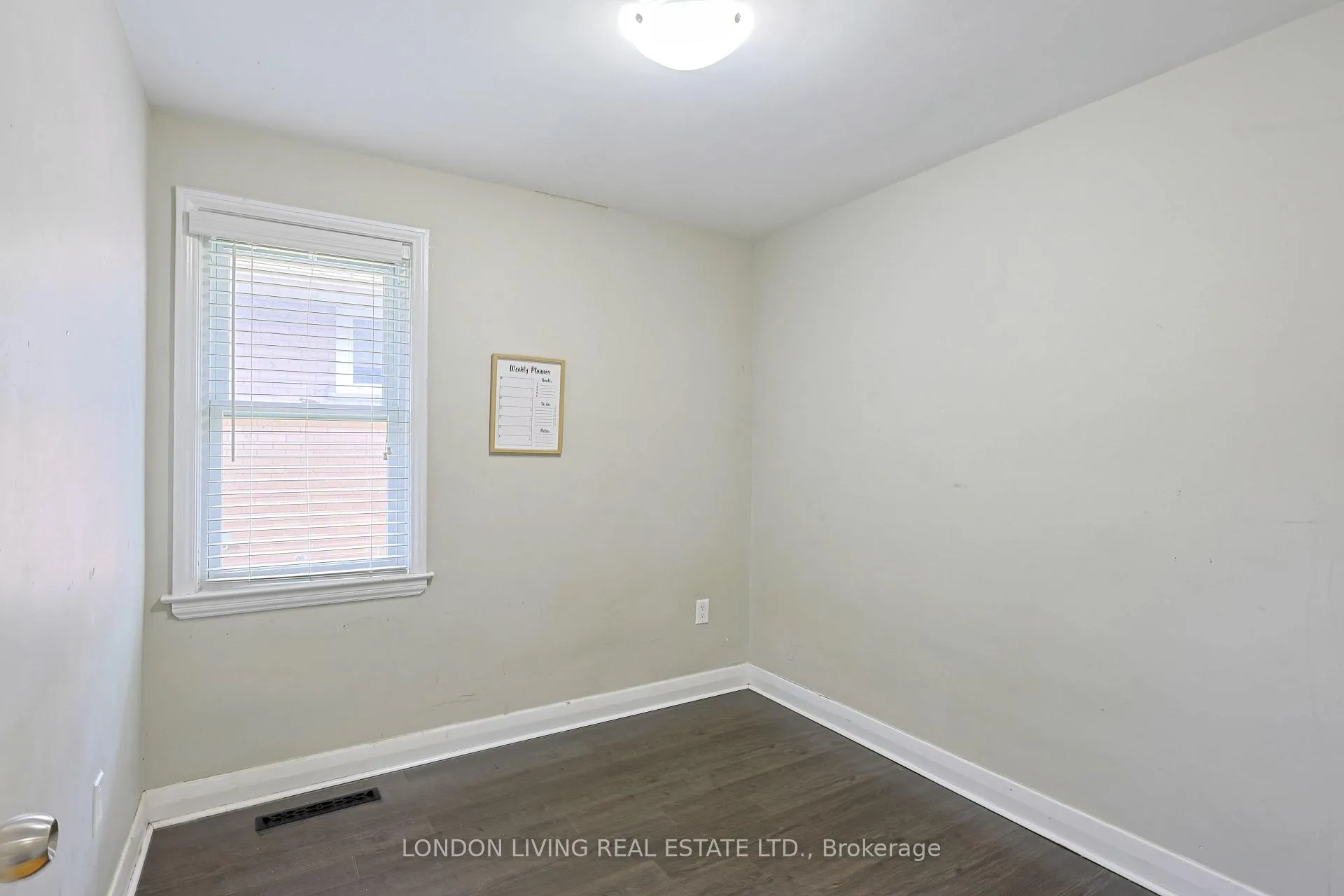 Photo 6 of 15 Heather Crescent, London, East N — HOMEH