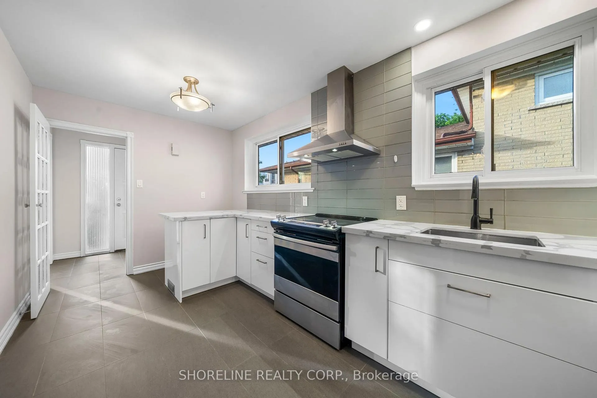 Photo 2 of Unit Upper, 608 Raphael Avenue, Mississauga, Mineola — HOMEH