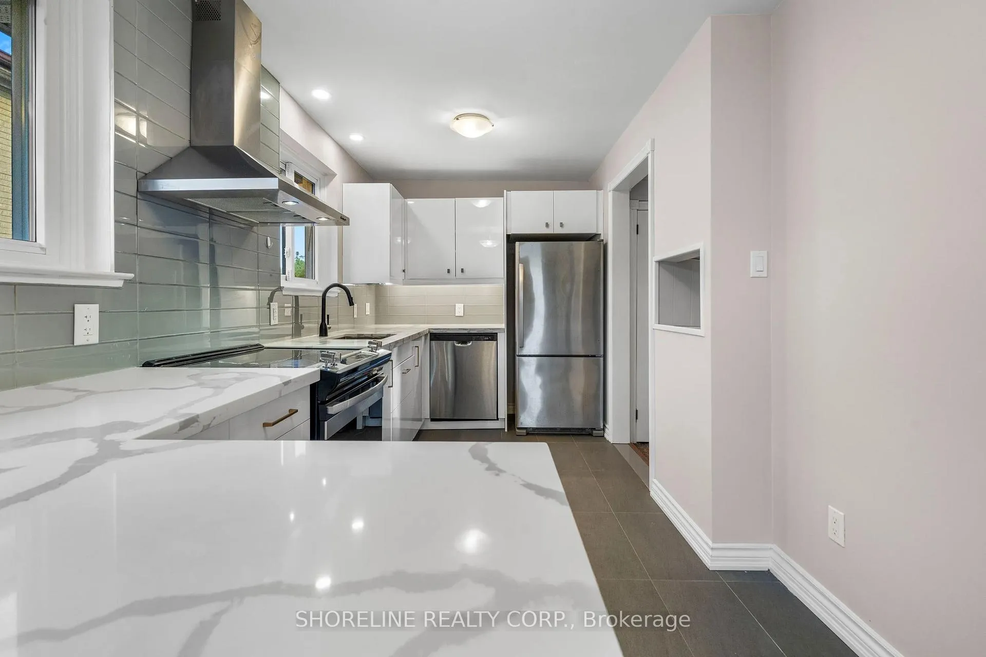 Photo 3 of Unit Upper, 608 Raphael Avenue, Mississauga, Mineola — HOMEH