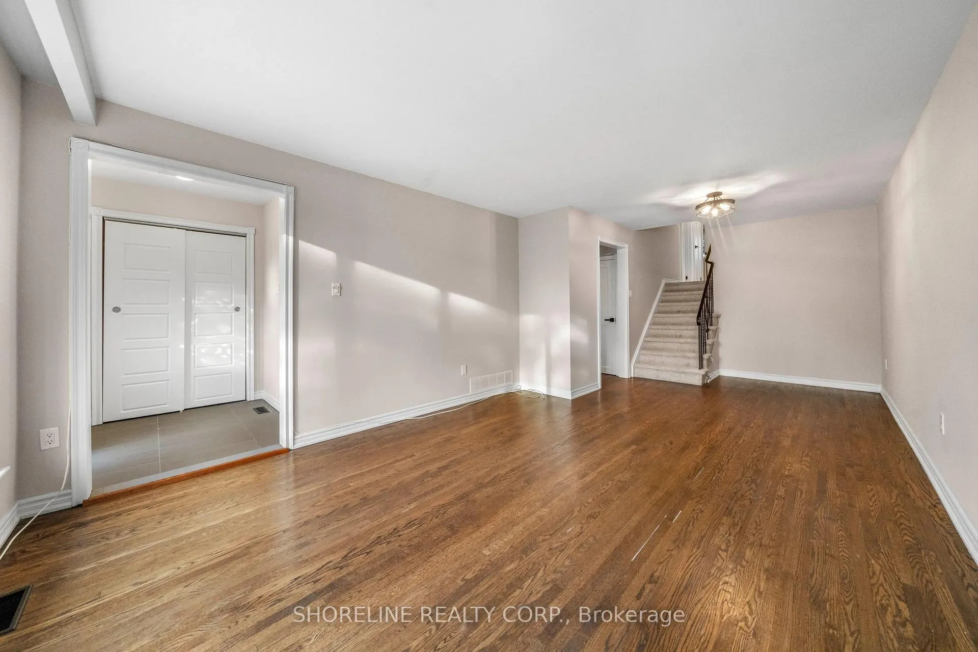 Photo 8 of Unit Upper, 608 Raphael Avenue, Mississauga, Mineola — HOMEH
