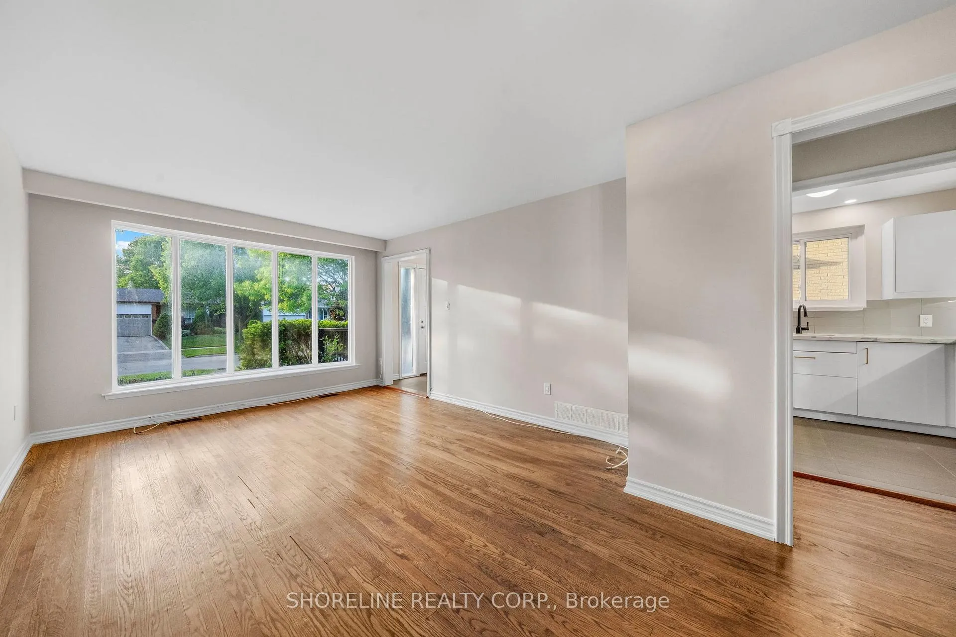 Photo 12 of Unit Upper, 608 Raphael Avenue, Mississauga, Mineola — HOMEH