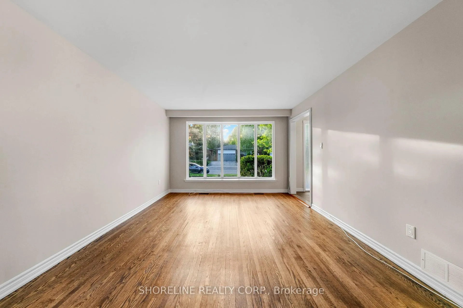 Photo 13 of Unit Upper, 608 Raphael Avenue, Mississauga, Mineola — HOMEH